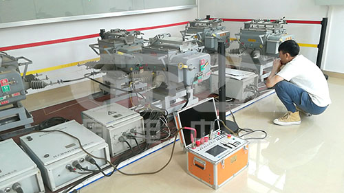 做大電流實(shí)驗(yàn).jpg 做大電流實(shí)驗(yàn).jpg